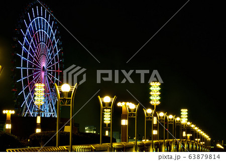 外灯が洒落た夢見大橋夜景の写真素材