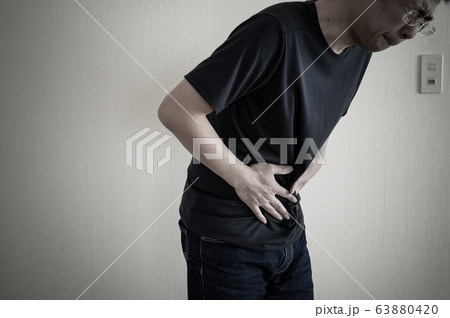腹痛イメージ 63880420