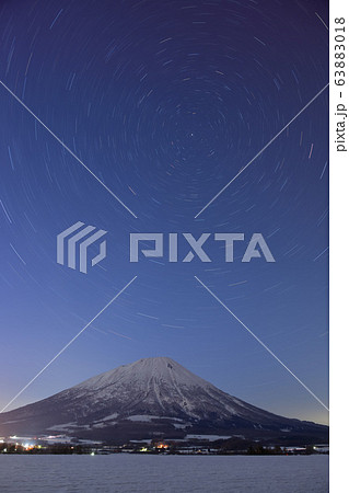 早春の北海道真狩村で羊蹄山(蝦夷富士)と北の星空の光跡を撮影 早春の北海道真狩村で羊蹄山(蝦夷富士)と北の星空の光跡を撮影 63883018
