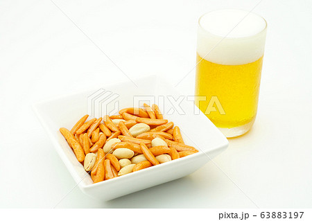 柿の種とビール 柿の種とビール 63883197