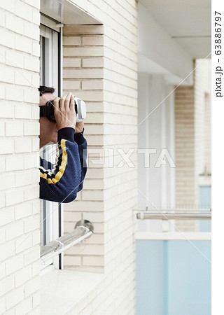 man using a virtual reality headset man using a virtual reality headset 63886797