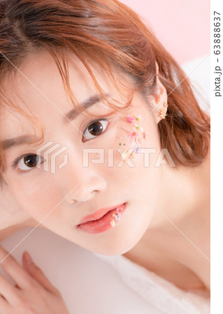 1人 一人 女性 63888637