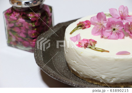 桜のケーキ 63890215