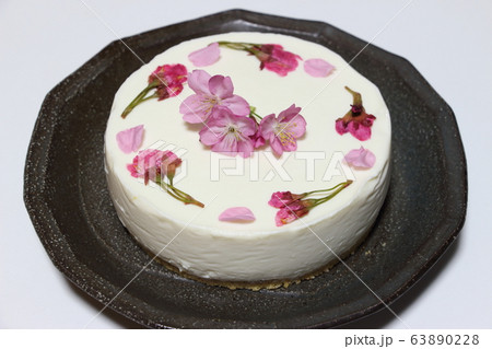 桜のケーキ 63890228