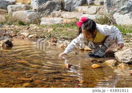 少女 幼児 子供 63891911
