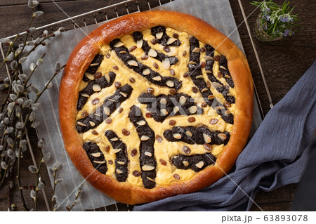 Chodsky kolac - traditional Czech sweet cake with ground poppy seeds and curd 63893078