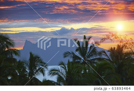 Sunset over the sea and mountains,  Tahiti... 63893464