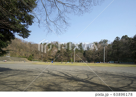 桜咲くころの永山公園総合運動場 63896178