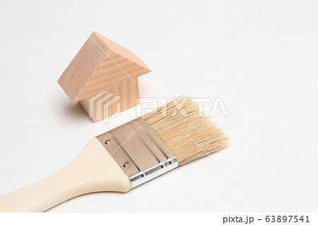 住宅の外壁塗装工事イメージ　 63897541