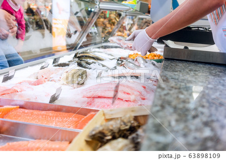 Fish counter in the supermarket 63898109