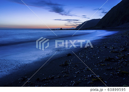 ニュージーランド　ウェリントン　レッド・ロックスの夕景 63899595