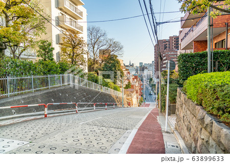 東京の都市風景 夕日に染まるのぞき見坂 63899633