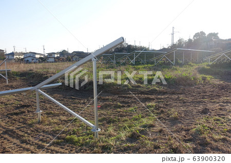 太陽光発電所工事現場 太陽光発電所工事現場 63900320