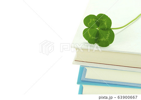 四葉のクローバーと本 三冊 四葉のクローバーと本 三冊 63900667