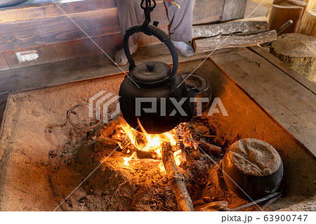福島県二本松市　春の安達ヶ原ふるさと村　農村生活館　囲炉裏端 63900747