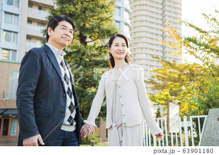 夫婦 カップル デート ミドル ライフスタイル 夫婦 カップル デート ミドル ライフスタイル 63901180