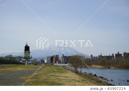 鷲型が現れた岩手山 63907224