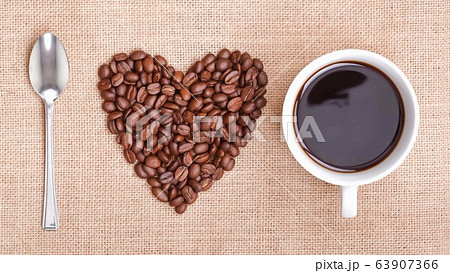 Spoon,Roasted coffee And black coffee mugs Placed on woven sacks,love concept,love coffee Spoon,Roasted coffee And black coffee mugs Placed on woven sacks,love concept,love coffee 63907366