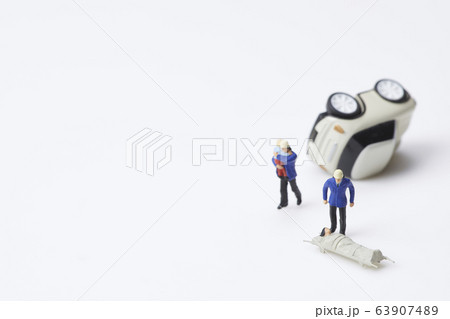 交通事故・患者・病気・怪我・救助・費用のイメージ 63907489