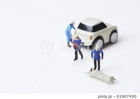 交通事故・患者・病気・怪我・救助・費用のイメージ 63907490