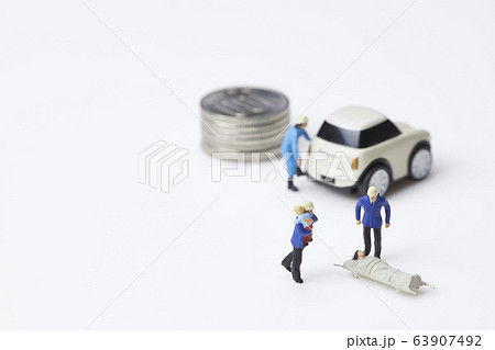 交通事故・患者・病気・怪我・救助・費用のイメージ 交通事故・患者・病気・怪我・救助・費用のイメージ 63907492