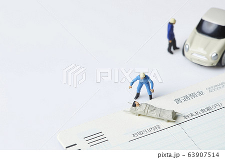 交通事故・患者・病気・怪我・救助・費用のイメージ 交通事故・患者・病気・怪我・救助・費用のイメージ 63907514