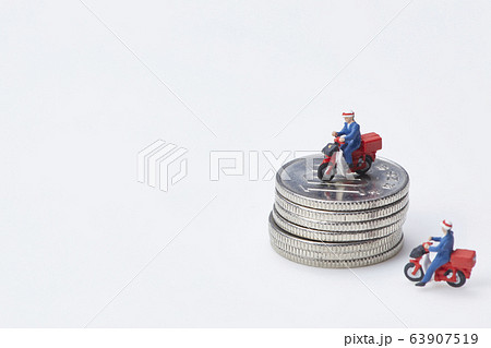 宅配・郵便・年金・貯金のイメージ 63907519