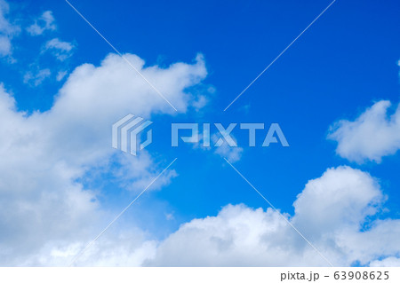 【写真素材】 青空 空 雲 春の空 背景 背景素材 3月 コピースペース 【写真素材】 青空 空 雲 春の空 背景 背景素材 3月 コピースペース 63908625