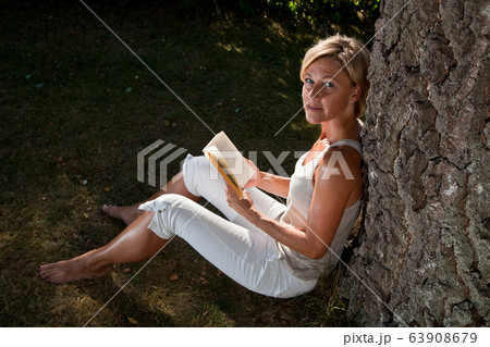 Scandinavian woman Scandinavian woman 63908679