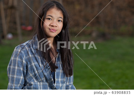 girl portrait outdoor 63908835