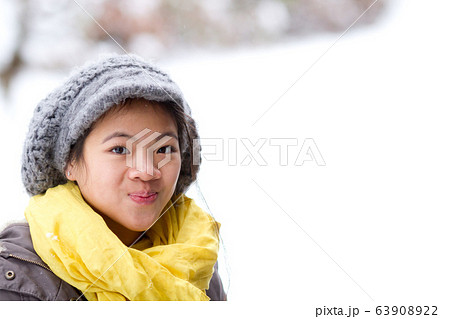 girl portrait outdoor in winter girl portrait outdoor in winter 63908922