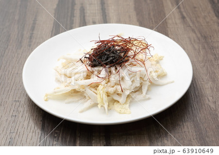 キャベツの塩昆布サラダ 63910649