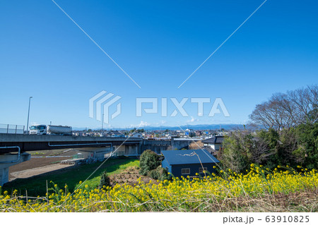 荒川堤　風景 秩父方面　埼玉県吉見町　　 63910825