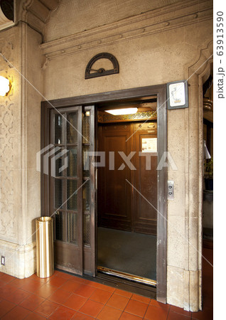 東華菜館の現存する日本最古のエレベーター 63913590