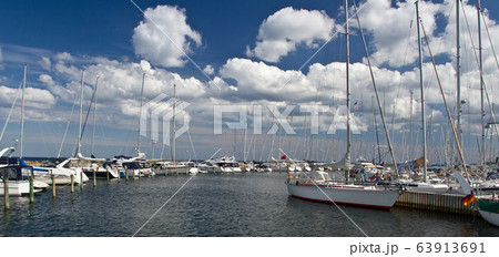 Sailing 63913691