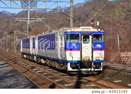 早春の北海道登別市JR富浦駅を発着する普通列車の風景を撮影 早春の北海道登別市JR富浦駅を発着する普通列車の風景を撮影 63915195