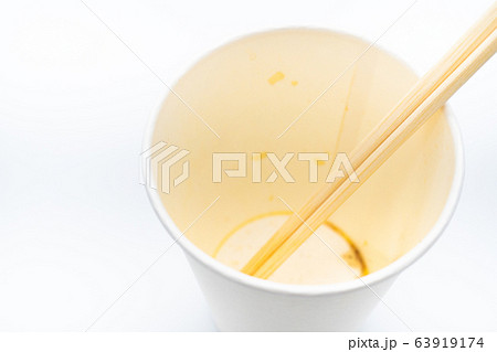 食べ終わったカップヌードル 63919174