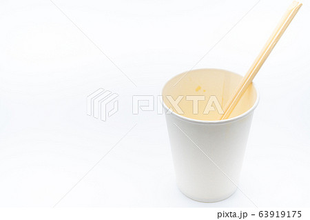 食べ終わったカップヌードル 63919175