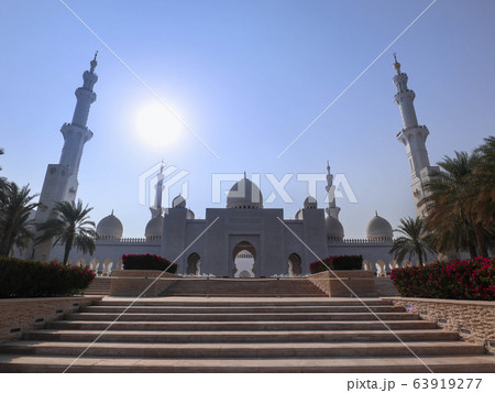 世界一美しいモスク　シェイクザイードモスクの風景　逆光 63919277