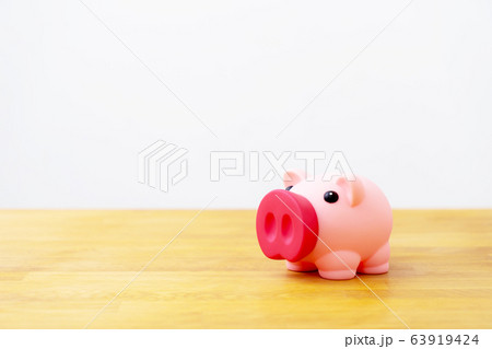 豚の貯金箱　ピギーバンク 63919424