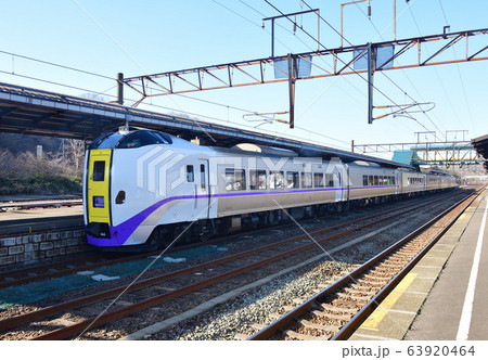 早春の北海道登別市JR登別駅を発着する特急北斗の風景を撮影 63920464