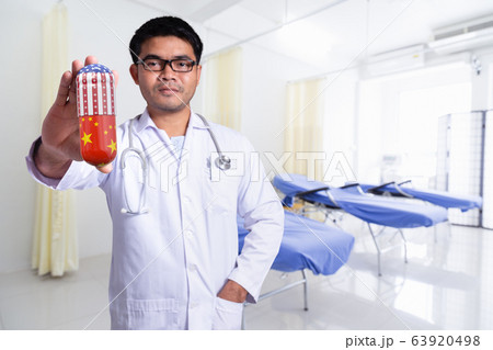 Doctor showing pill treatment Covid-19 infectious Doctor showing pill treatment Covid-19 infectious 63920498