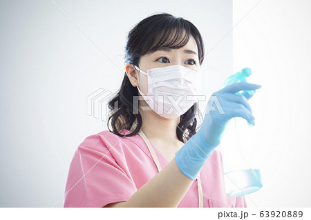 女性 ビジネス 仕事 看護師 医師 医者 医療 消毒 女性 ビジネス 仕事 看護師 医師 医者 医療 消毒 63920889