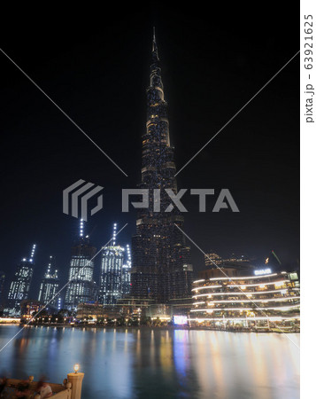 ドバイの美しい夜景とブルジュハリファ ドバイの美しい夜景とブルジュハリファ 63921625