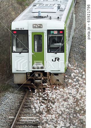 早春のJR気仙沼線 63921796