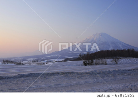 融雪剤の模様と羊蹄山 融雪剤の模様と羊蹄山 63921855