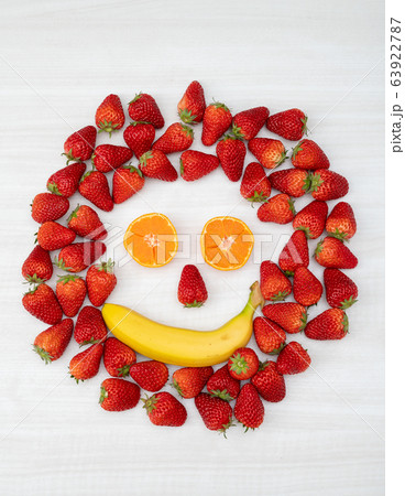 フルーツフェイスイメージ(いちご、バナナ、みかん) フルーツフェイスイメージ(いちご、バナナ、みかん) 63922787