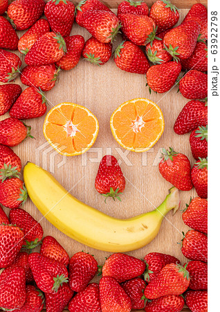フルーツフェイスイメージ(いちご、バナナ、みかん) フルーツフェイスイメージ(いちご、バナナ、みかん) 63922798