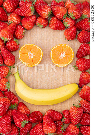 フルーツフェイスイメージ(いちご、バナナ、みかん) フルーツフェイスイメージ(いちご、バナナ、みかん) 63922800