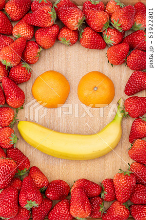 フルーツフェイスイメージ(いちご、バナナ、みかん) フルーツフェイスイメージ(いちご、バナナ、みかん) 63922801